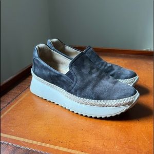 Paul Green slip on sneaker.